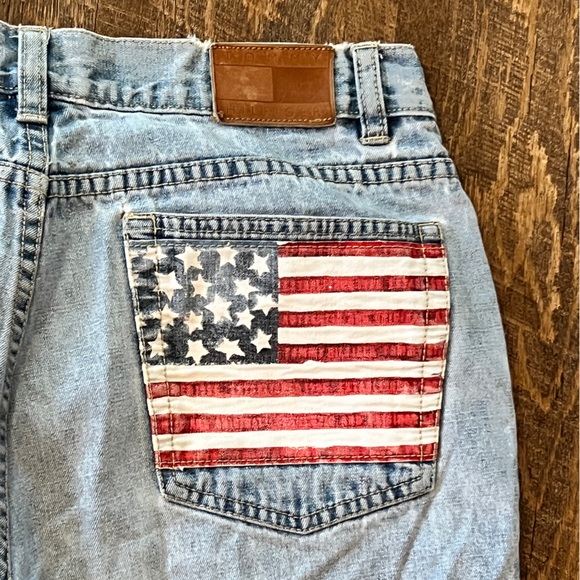 Tommy Hilfiger Denim - VINTAGE TOMMY HILFIGER JEANS - WOMEN'S LIGHT WASH AMERICAN FLAG POCKET - SIZE 10
